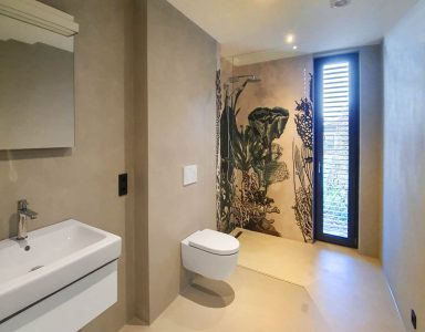 1Bäder 31Bad Dusche Koralle Bodenfenster 20191210_121253 V2 1920px